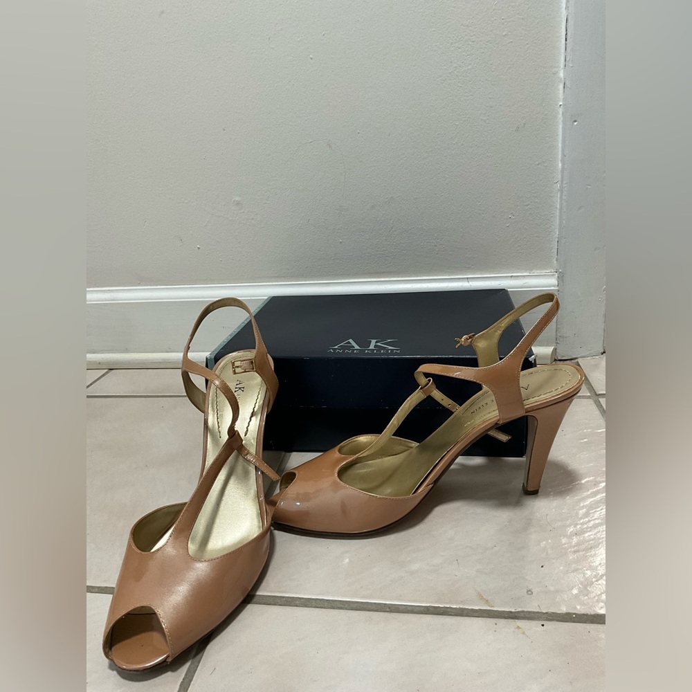 Anne Klein Women's Brown Strappy Heels Size 11